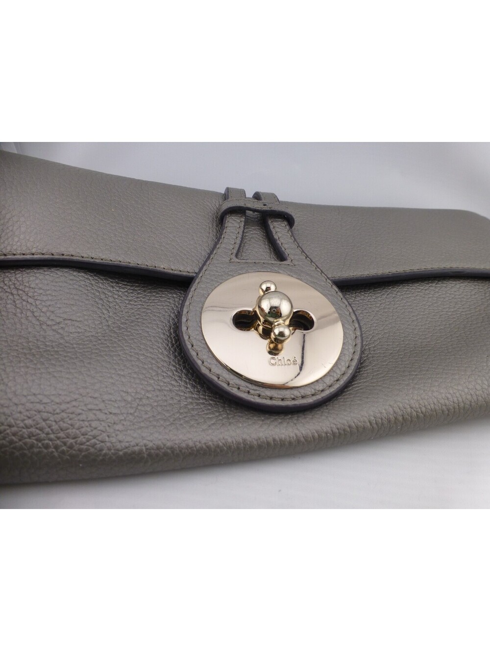 Chloé Metallic Gray Grained Leather Clutch Bag with Gold-Tone Turn Lock & DustF3 - Picture 14 of 15